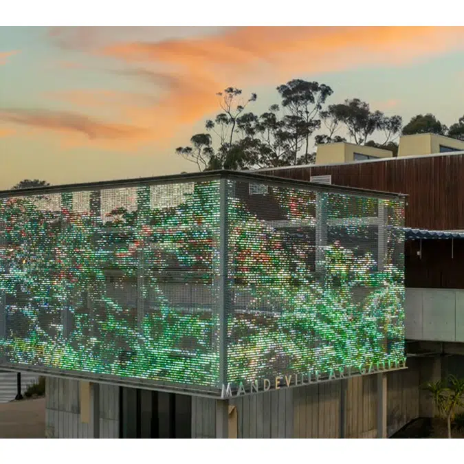 MEDIAMESH – media façade for architectural projects