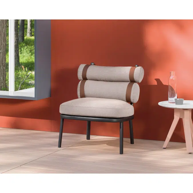 Roll Club Chair