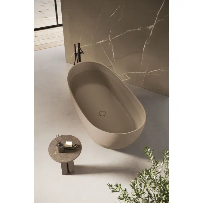 Seven free-standing bathtub in M-Solid and M-Lux