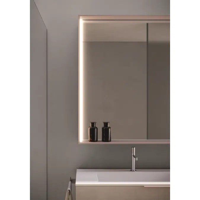 Riquadrata mirror with frame H. 92.4 + LED