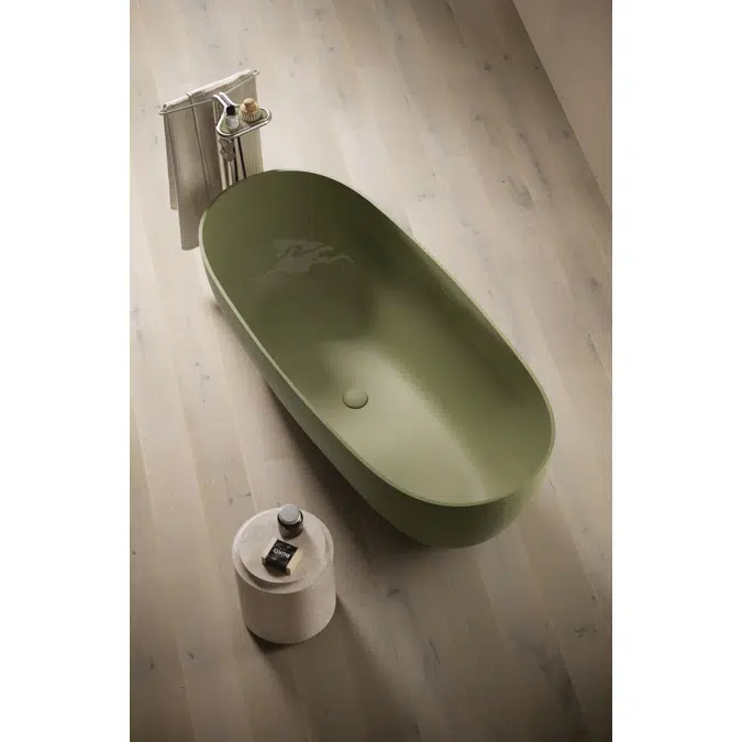 Ellisse bathtub in Light Aquatek and M-Lux