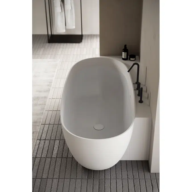 Ellisse bathtub in Light Aquatek and M-Lux