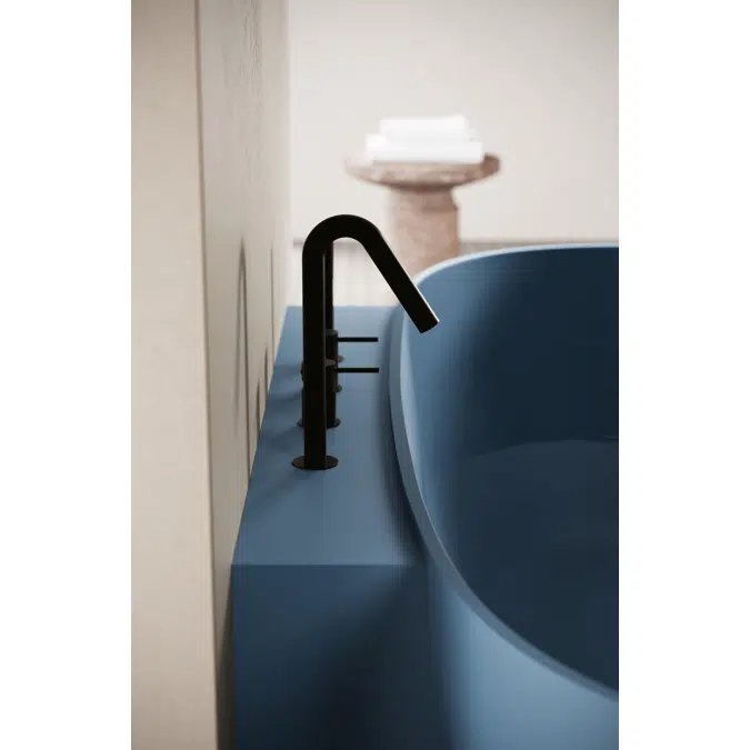 Ellisse bathtub in Light Aquatek and M-Lux