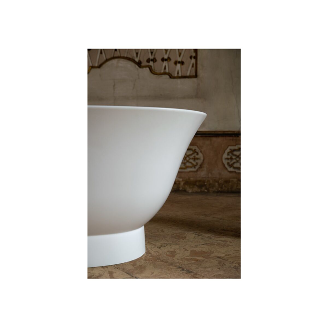 BIM objects Free download! LAUFEN The New Classic Freestanding Bath with Overflow 1900 x 900