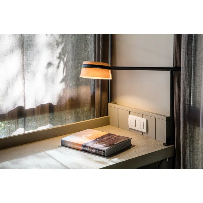 LOOP Lampada da tavolo nera con clip