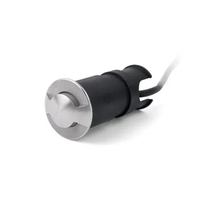 imagen para KANE 2 es un empotrable de exterior de estilo contemporáneo fabricado en acero inoxidable 316 y difusor de cristal transparente. La fuente de luz es LED 3W 2700K incluida. Driver no incluido. Proyecta un bonito haz de luz.