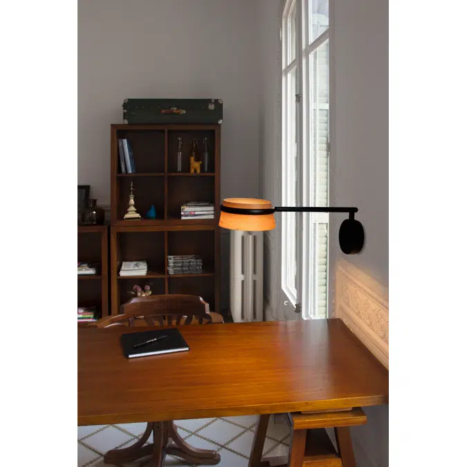 LOOP Black wall lamp with articulated lamp