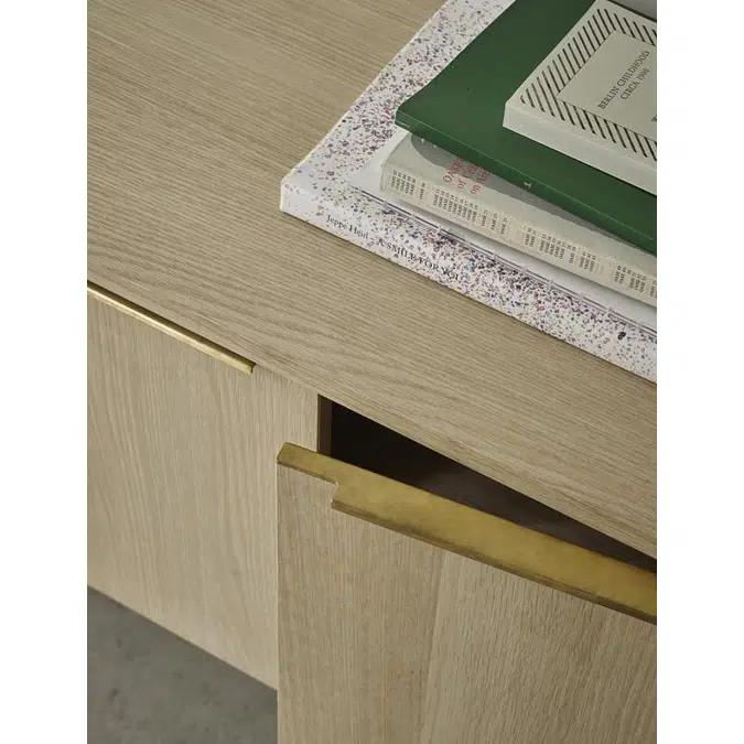 Jut Cabinet