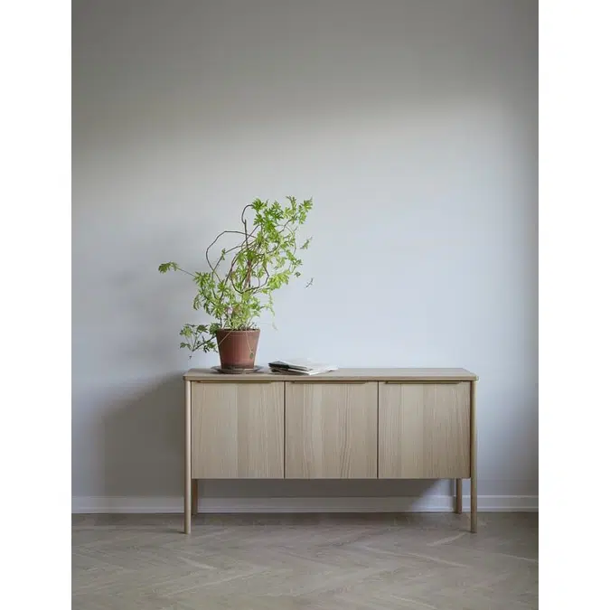 Jut Cabinet