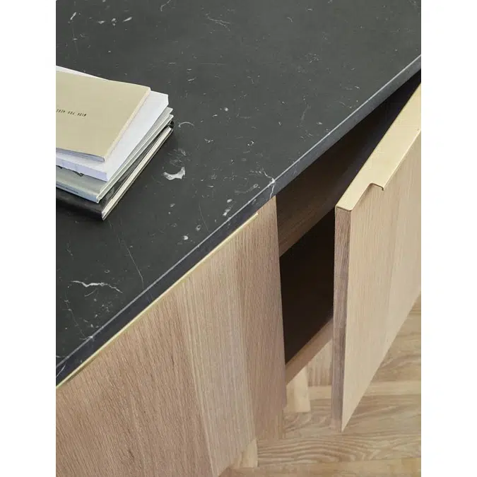 Jut Cabinet