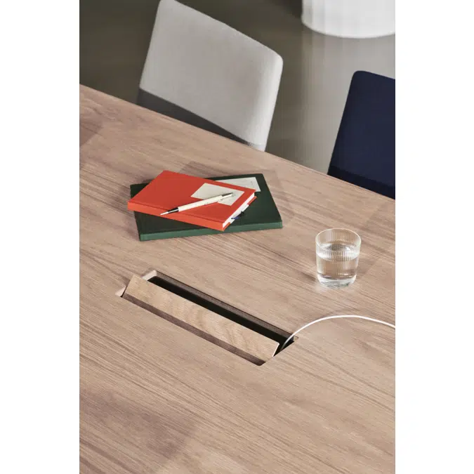 Pluralis™ KS420-8002 Table