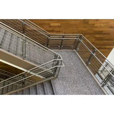 BLADE Stainless Steel Wire Mesh Railing System图像