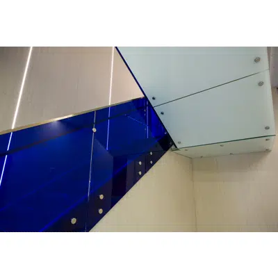 imazhi i Stair Wrap - Glass (Soffit)