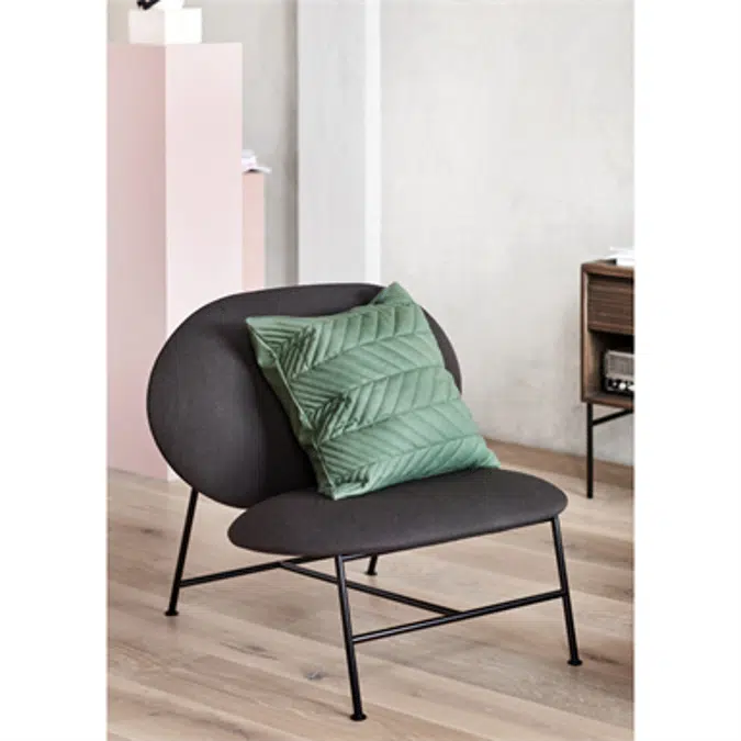 Oblong lounge chair