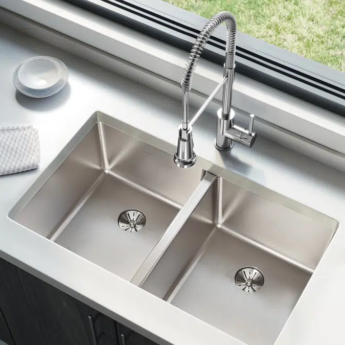 ELUHH3118TPD Lustertone Iconix® 16 Gauge Stainless Steel, 32-3/4" x 19-1/2" x 9" Double Bowl Undermount Sink with Perfect Drain®