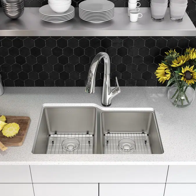 ELUH3120RTFLC Elkay Lustertone Iconix® 18 Gauge Stainless Steel 31-1/4" x 20-1/2" x 9" Double Bowl Undermount Sink Kit with Filtered Faucet