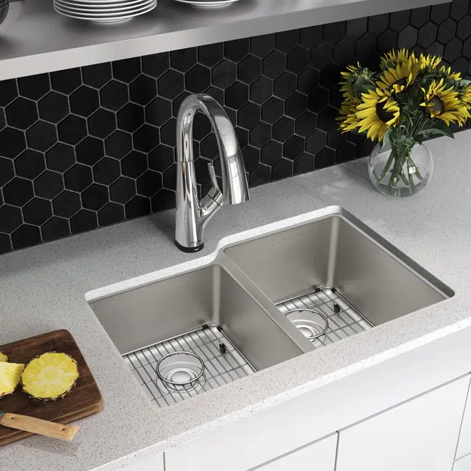 ELUH3120LTFLC Lustertone Iconix® 18 Gauge Stainless Steel 31-1/4" x 20-1/2" x 9" Offset 40/60 Bowl Undermount Sink Kit w/Filter Faucet