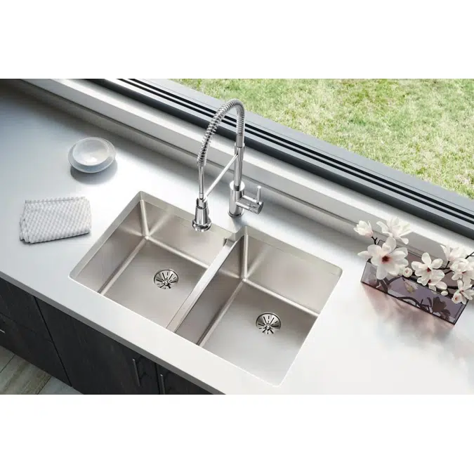 ELUHH3120LTPD Lustertone Iconix® 16 Gauge Stainless Steel 31-1/4" x 20-1/2" x 9" Double Bowl Undermount Sink with Left Perfect Drain®