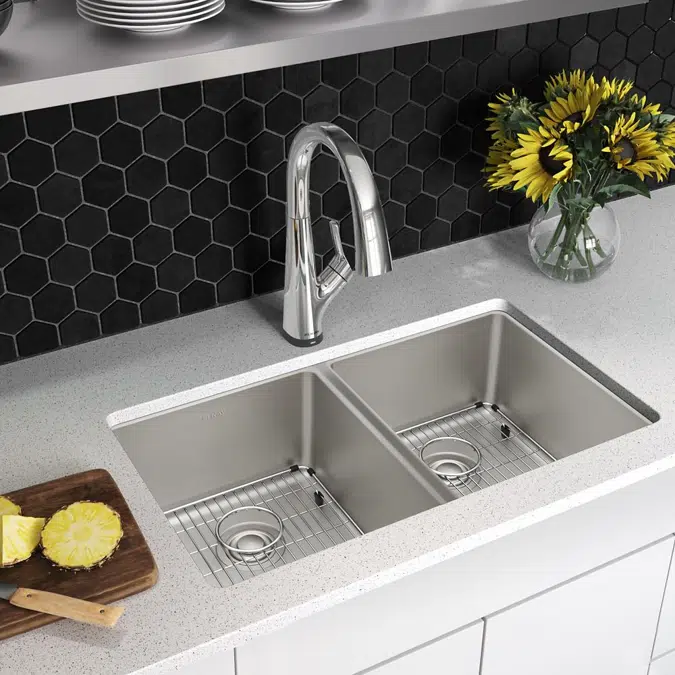 ELUH3118TFLC Lustertone Iconix® 18 Gauge Stainless Steel 32-3/4" x 19-1/2" x 9" Double Bowl Undermount Sink Kit with Filtered Faucet