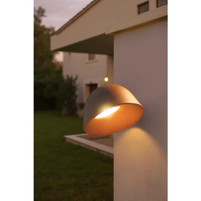 Cloche Mini L - urban luminaire in recycled plastic 