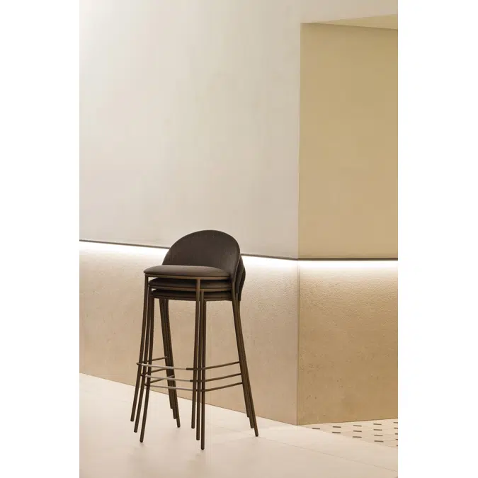 Petale upholstered bar stool