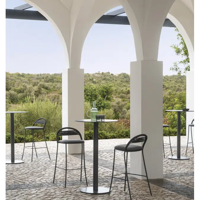Flamingo outdoor high dining table with round top