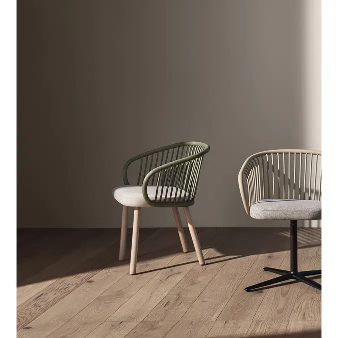 Huma dining armchair with solid wood legs