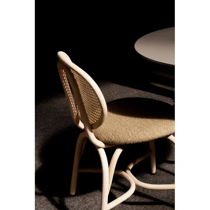 Loop dining chair