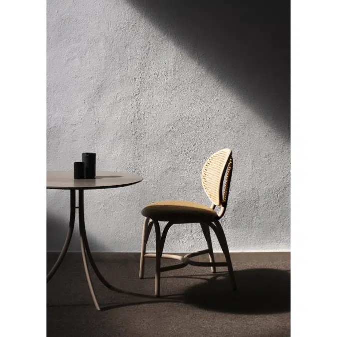 Loop dining chair