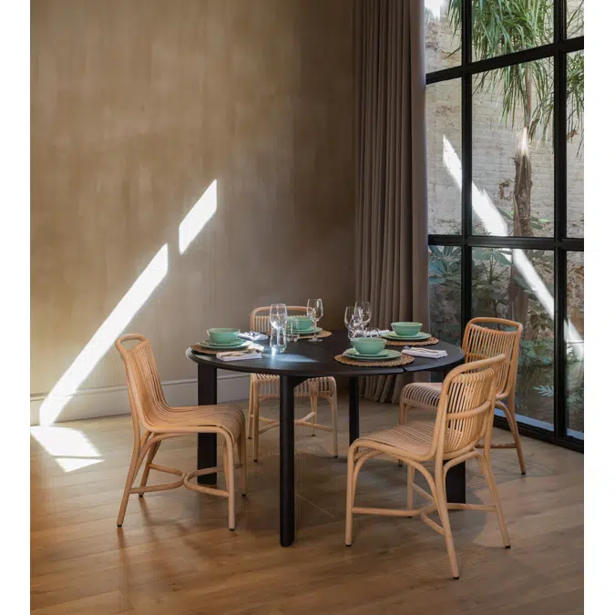 Kotai round dining table Ø140x75