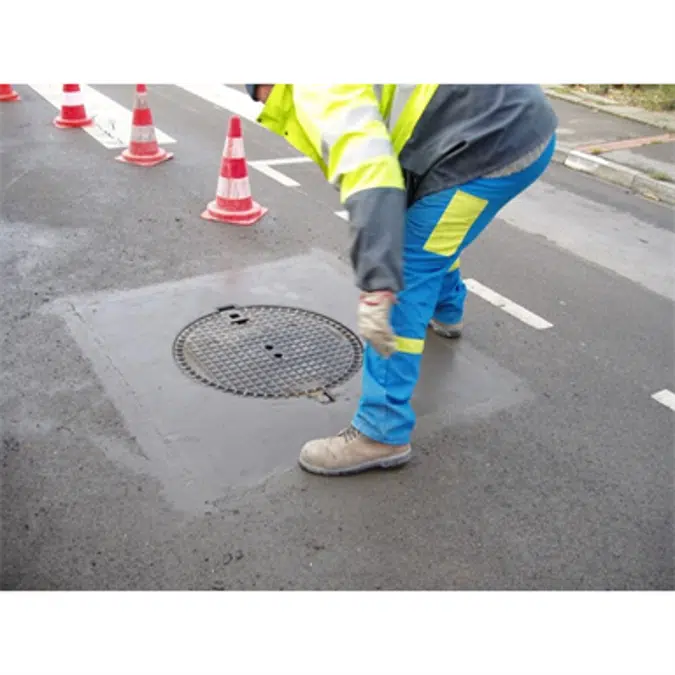 Concrete: Trafficable pourable repair - R4 - MasterEmaco T 1200 PG