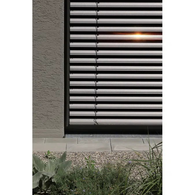 Basic external venetian blinds with rail guidance