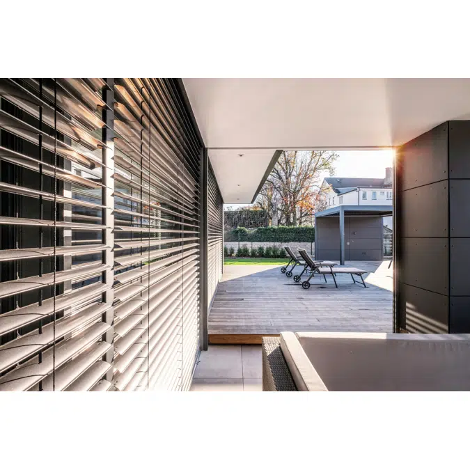 Basic external venetian blinds with rail guidance