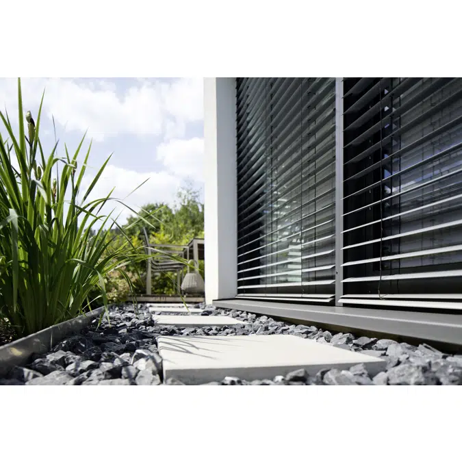 Front-mounted external venetian blind R6