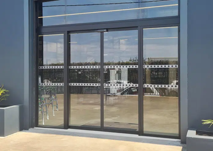 Automatic doors with G25 frame