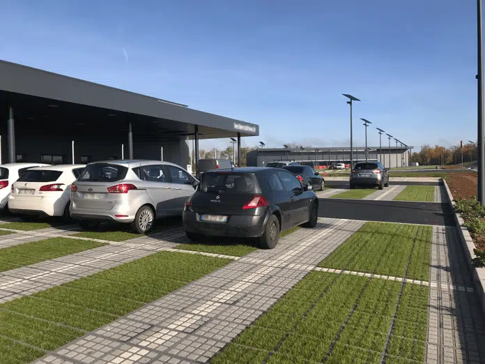 Complete Systems - Grassed parking lot for light vehicules